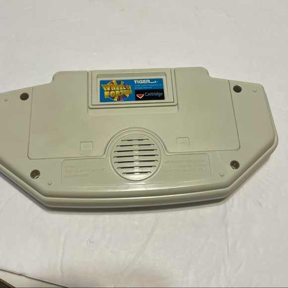 Tiger Wheel of Fortune Electronic Handheld game - Picture 3 of 10